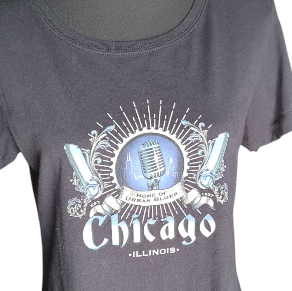 Ideal by Next Level graphic "Chicago Illinois" tourist short sleeve tee …